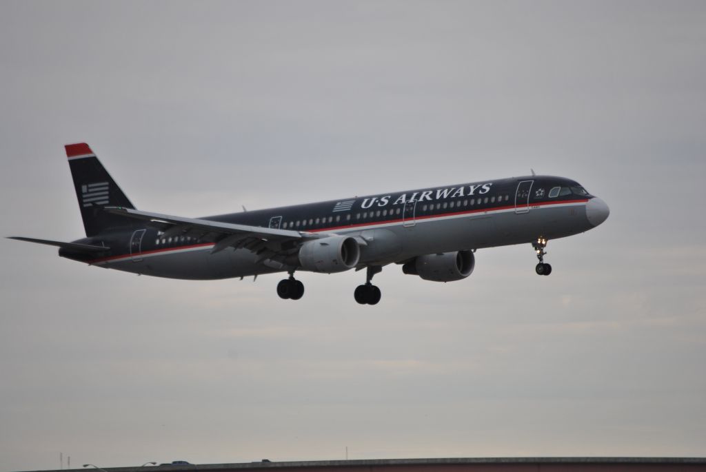 Airbus A321 (N185UW) - AWE989, N185UW
