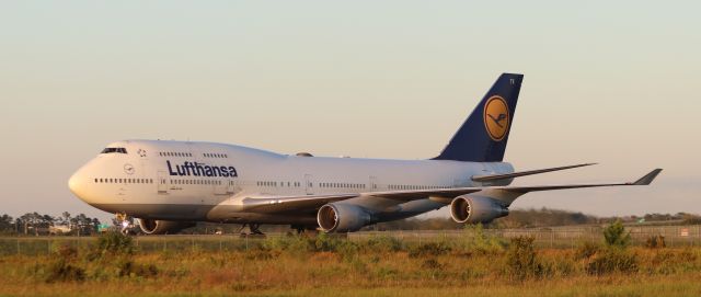 Boeing 747-400 (D-ABTK) - 10/08/22 taxiing in from Rwy 35R   464 from Frankfurt