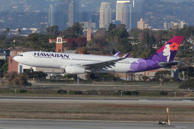 Airbus A330-200 (N392HA)