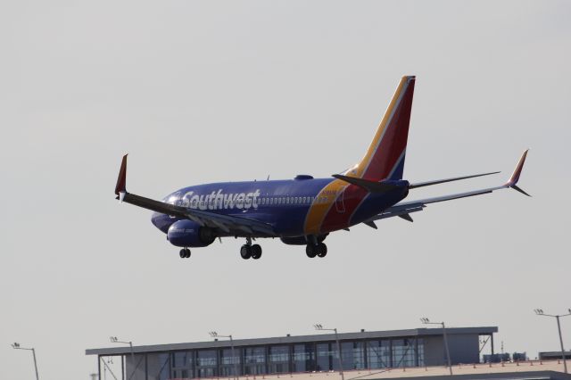Boeing 737-700 (N7857B)