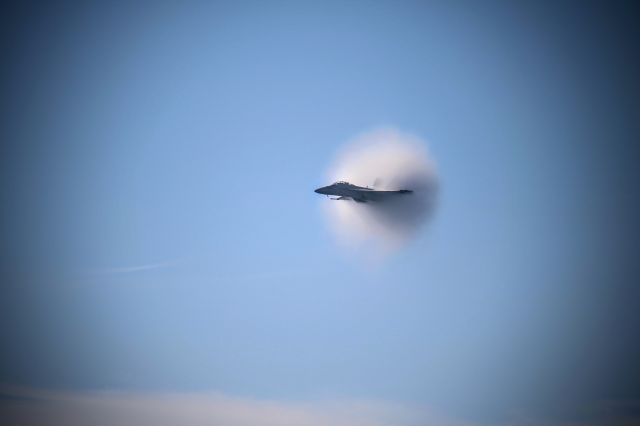 Lockheed F-16 Fighting Falcon — - HB Airshow 2016.   Facing north toward the pier from Brookhurst lot. 