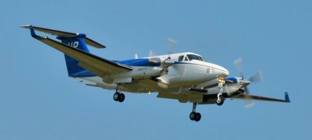 Beechcraft Twin Bonanza (N817UP)