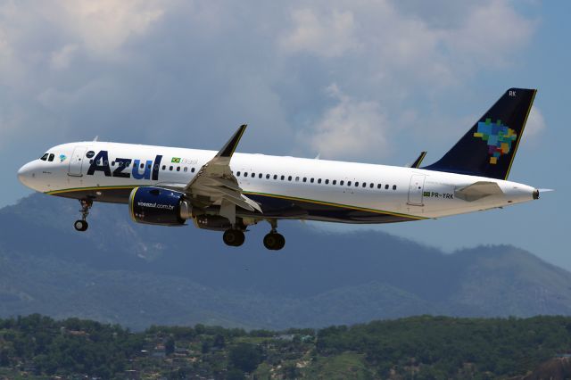 Airbus A320 (PR-YRK)