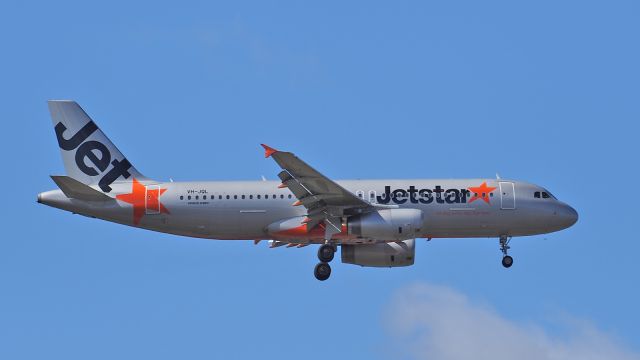 Airbus A320 (VH-JQL) - Airbus A320-232. Jetstar Airways VH-JQL final runway 21 YPPH 170519.