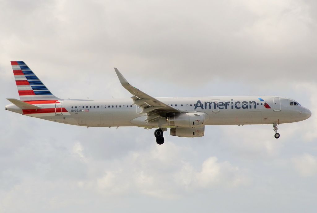 Airbus A321 (N995AN)