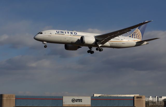 Boeing 787-9 Dreamliner (N30913) - BEIJING INTERNATIONAL AIRPORT RUNWAY 36L DEC 7TH 2017