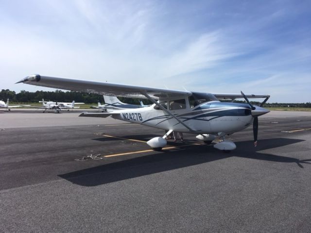 Cessna Skylane (N2427B)