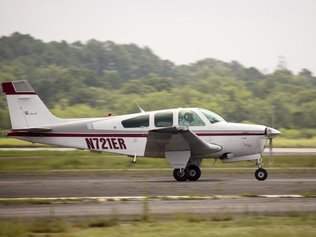 Beechcraft Bonanza (33) (N721ER)