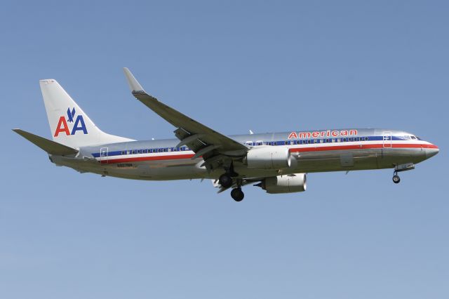 Boeing 737-800 (N907NN) - April 21, 2014 - arrived Washington Reagan