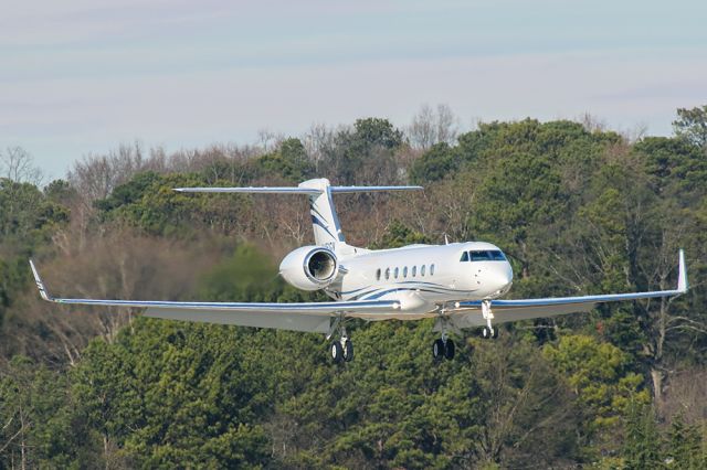 Gulfstream Aerospace Gulfstream V (N451GV) - Gulfstream G550 landing in Atlanta at PDK airport. Questions about this photo can be sent to Info@FlewShots.com