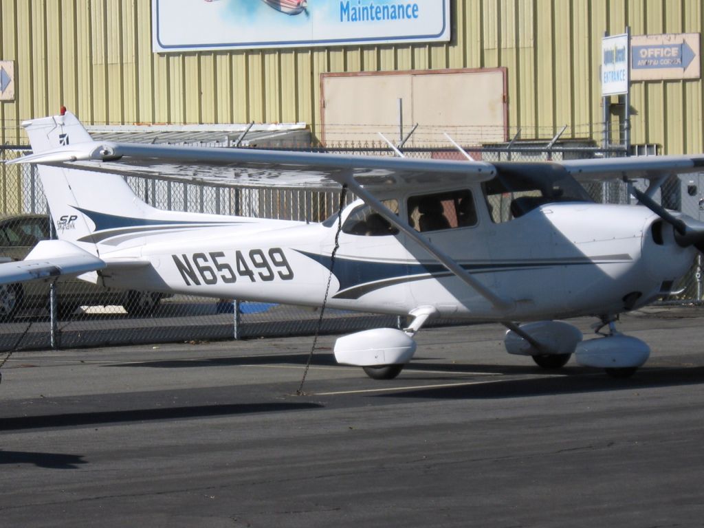 Cessna Skyhawk (N65499) - Parked at El Monte