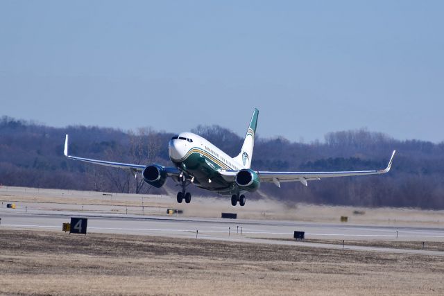 Boeing 737-700 (N260DV) - Boeing 737-75T (BBJ) Amway/Orlando Magicbr /Departing Grand Rapids