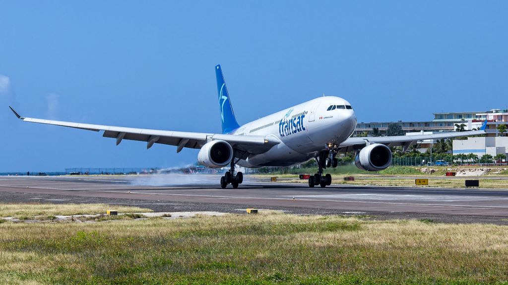 Airbus A330-200 (C-GTSN)