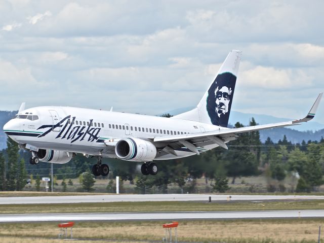 Boeing 737-700 (N611AS)
