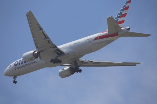 Boeing 777-200 (N796AN)