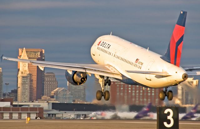 Airbus A319 (N317NB) - RWY27 take off 