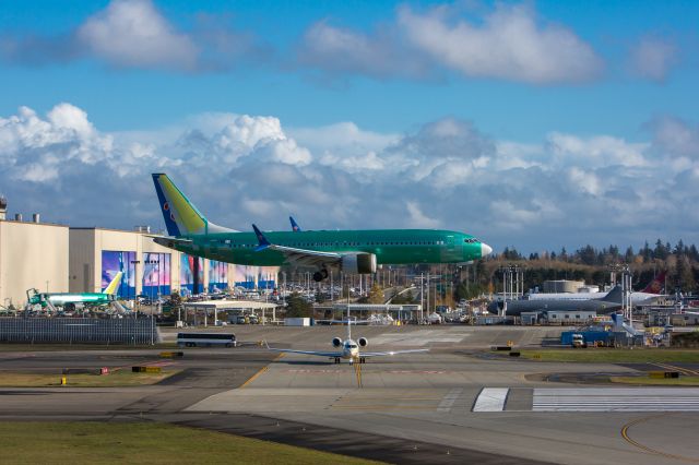 Boeing 737-700 (N1795B) - Brand new without the CSA livery. A Bombardier Global 6000 waits below testing with the FAA for future flights by commercial aircraft into Paine Field. 11 27 18