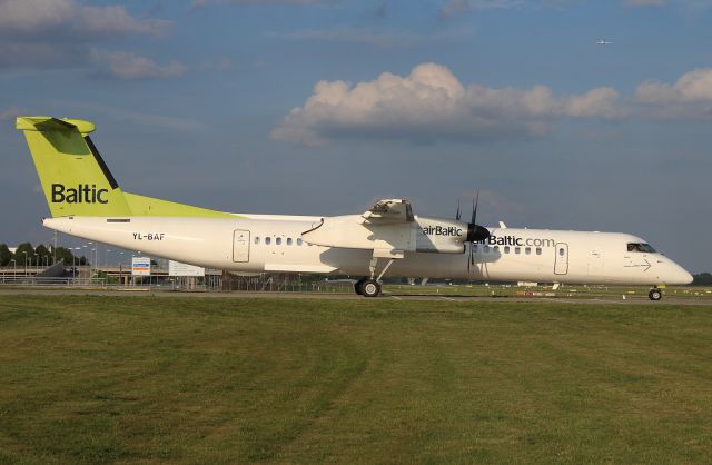 de Havilland Dash 8-400 (YL-BAF)