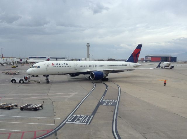 Boeing 757-200 (N690DL) - DAL1074 SLC-MSP pushback from D1.