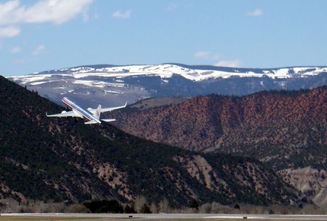 Boeing 757-200 (N181AN)