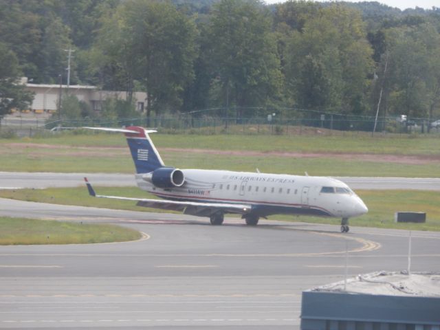 Canadair Regional Jet CRJ-200 (N433AW) - A US Airways CRJ200 taxis at KALB.