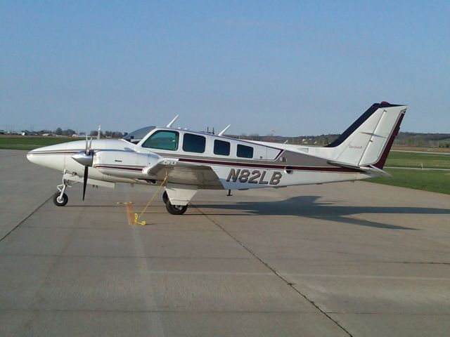 Beechcraft Baron (58) (N82LB)