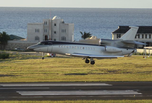 Dassault Falcon 7X (LX-MES)