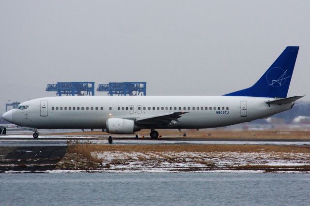 BOEING 737-400 (N806TJ) - Swift/iAero departing BOS for Toronto on 2/7/22. Plane arrived to Logan from Pittsburgh with the Penguins hockey team who played the Bruins. 