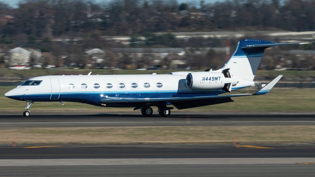 GULFSTREAM AEROSPACE G-7 Gulfstream G600 (N449MT) - N449MT slowing down on Reagan Airport's runway 01 after a flight from Minneapolis 