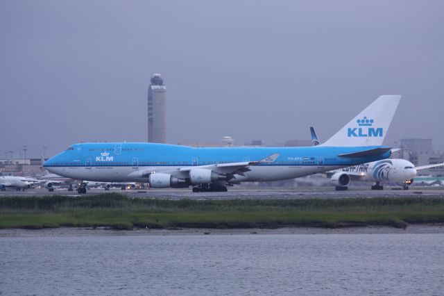 Boeing 747-400 (PH-BFG) - JFK weather diversion from July 2014