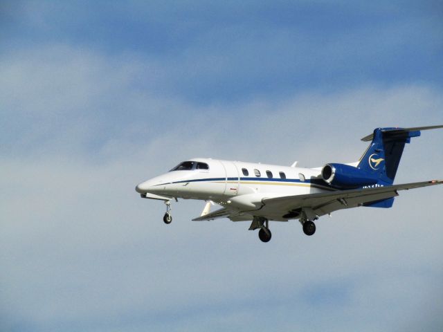 Embraer Phenom 300 (N337AS) - Landing RWY 30
