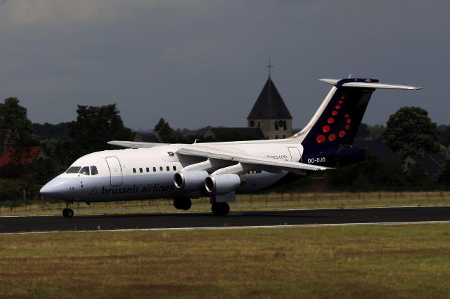 Avro RJ-100 Avroliner (OO-DJQ)