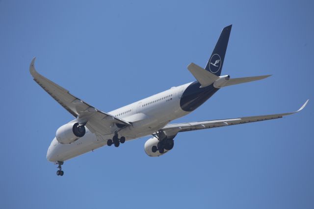 Airbus A350-900 (D-AIXJ)