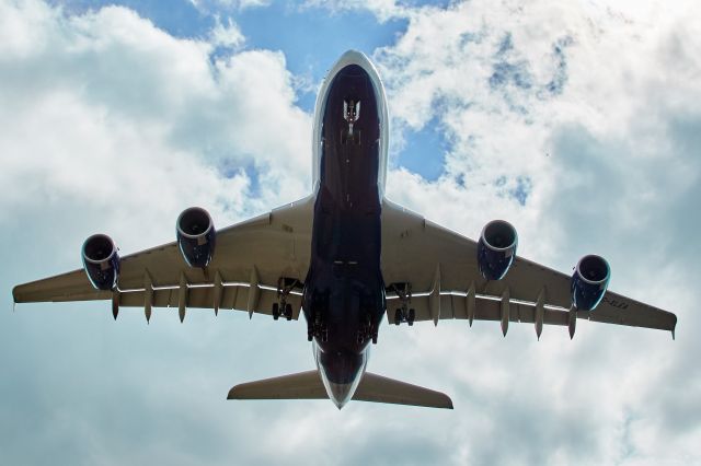 Airbus A380-800 (G-XLEA)