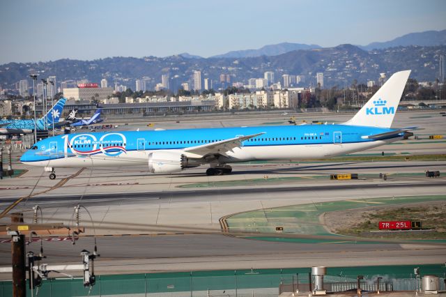 BOEING 787-10 Dreamliner (PH-BKA)