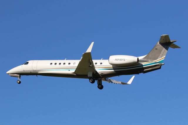 Embraer ERJ-135 (N910FL)