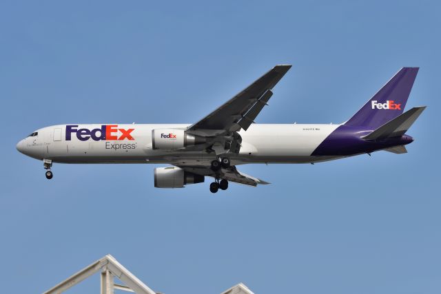 BOEING 767-300 (N181FE) - 23-L 08-10-21