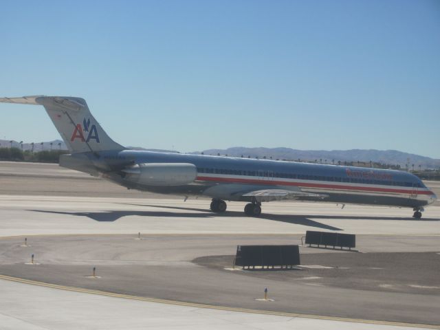 McDonnell Douglas MD-80 (N568AA)