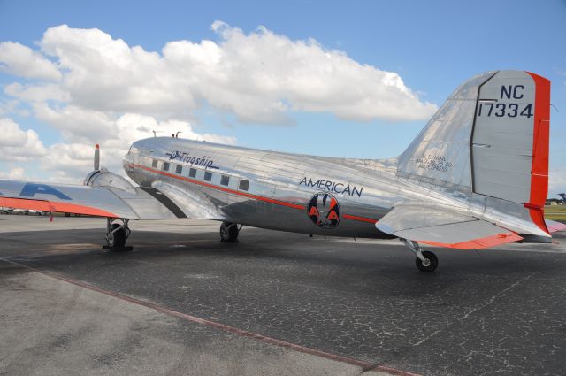 Douglas DC-3 (NAC17334)