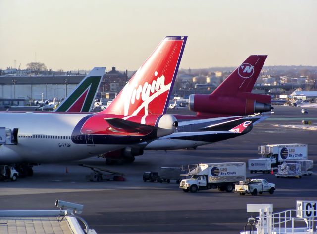 Boeing 747-400 (G-VTOP) - Feb/2013