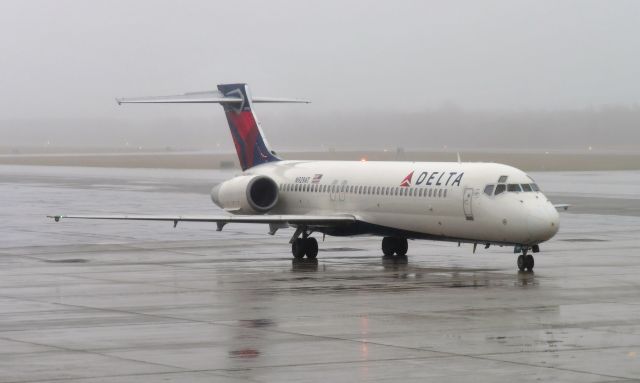 Boeing 717-200 (N929AT) - Delta Boeing 717-231 N929AT in Newport News-Williamsburg 