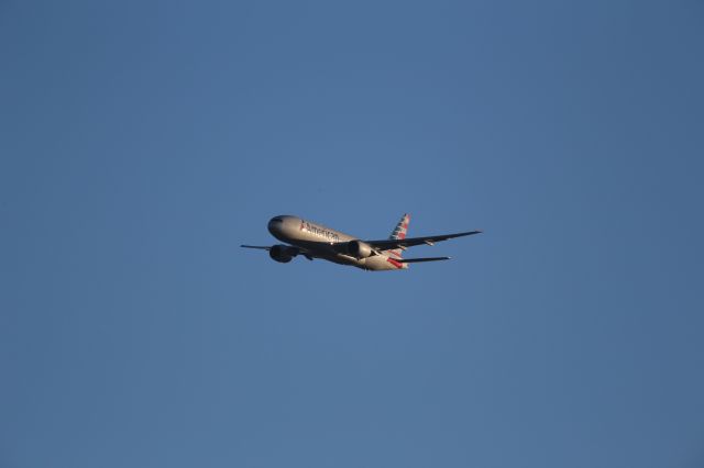 Boeing 777-200 (N797AN)