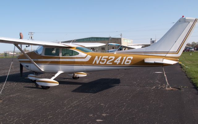 Cessna Skylane (N52146)