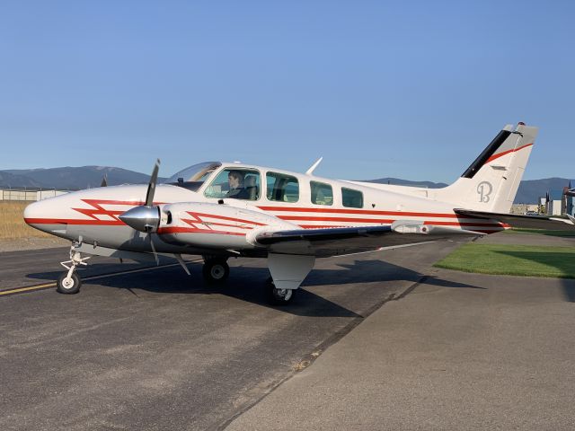 Beechcraft Baron (58) (N14AJ)