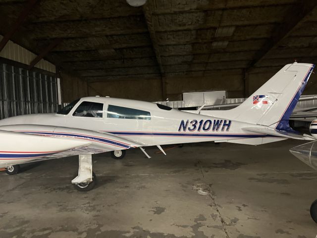 Cessna 310 (M310WH)