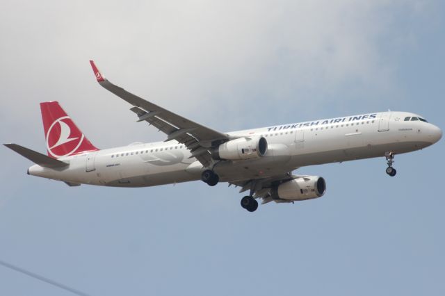 Airbus A321 (TC-JSN)