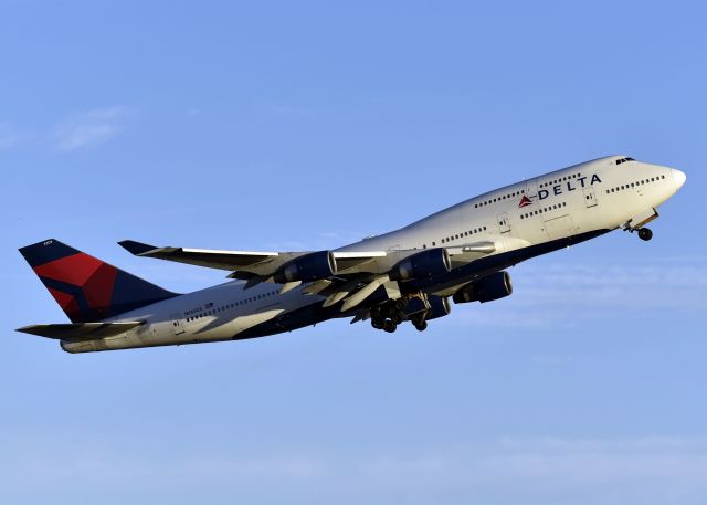 Boeing 747-400 (N669US)