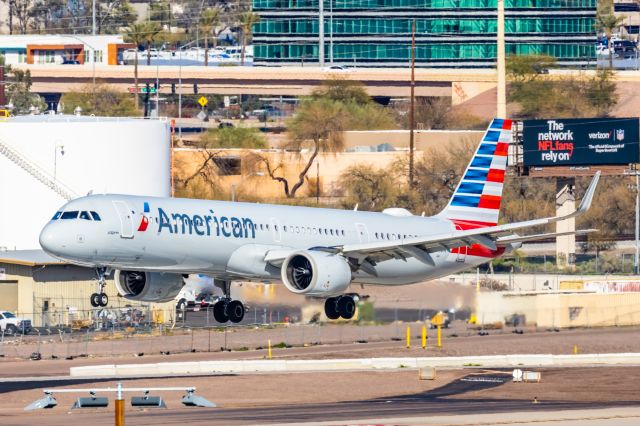 Airbus A321neo (N441UW) - An American Airlines A321 neo landing at PHX on 2/28/23. Taken with a Canon R7 and Canon EF 100-400 L ii lens.