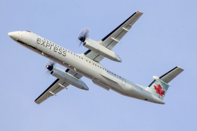 de Havilland Dash 8-400 (C-GGOF) - JZA8665 to London, Ontario.