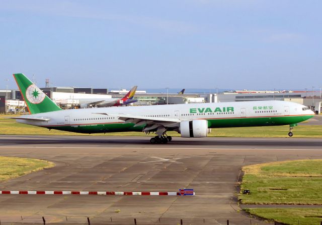 BOEING 777-300 (B-16712)